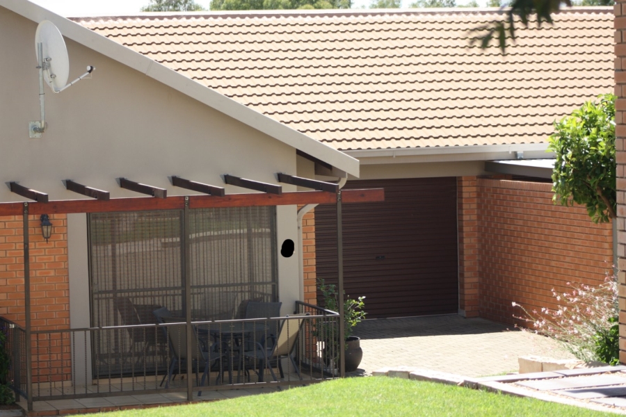 1 Bedroom Property for Sale in Langenhovenpark Free State
